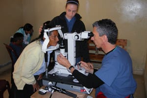 Picture of Medical Eye Center experts volunteering in Peru